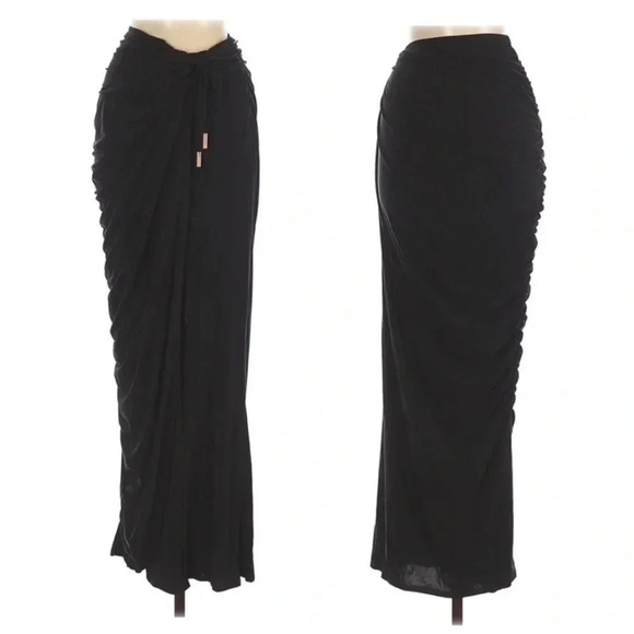 Stylestalker Echoes of Love Maxi Slit
Skirt Black - Picture 4 of 5